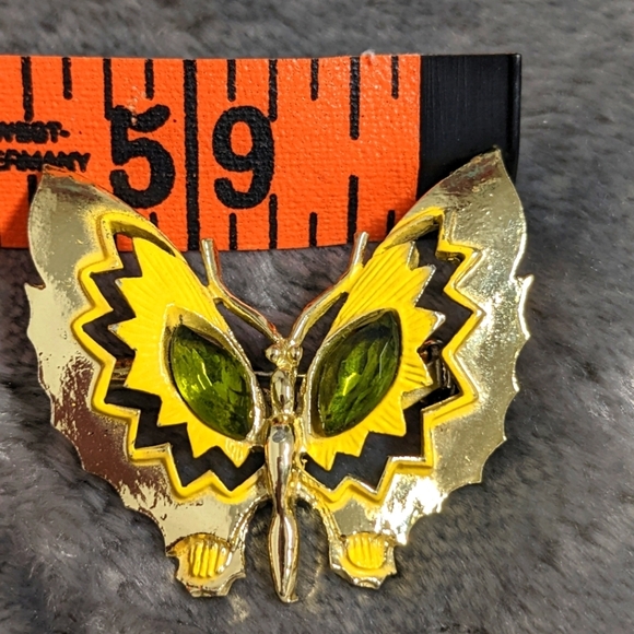 Vintage Yellow & Goldtone Butterfly Brooche w/ Green Marquee Rhinestone Accent - Picture 4 of 8